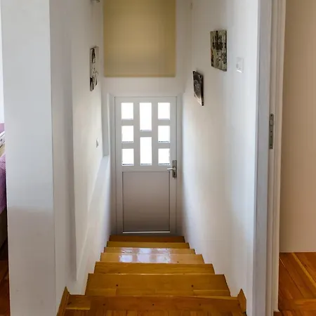 Iris & Elena Apartman *