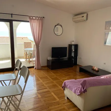 Iris & Elena Apartman *