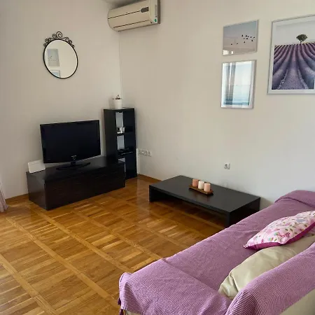Iris & Elena Apartment *